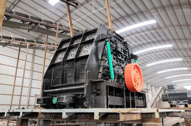 雙腔硬巖破碎機(jī)使用現(xiàn)場