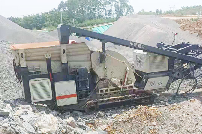 履帶移動(dòng)式重錘破碎機(jī) 履帶移動(dòng)式重錘破碎機(jī)