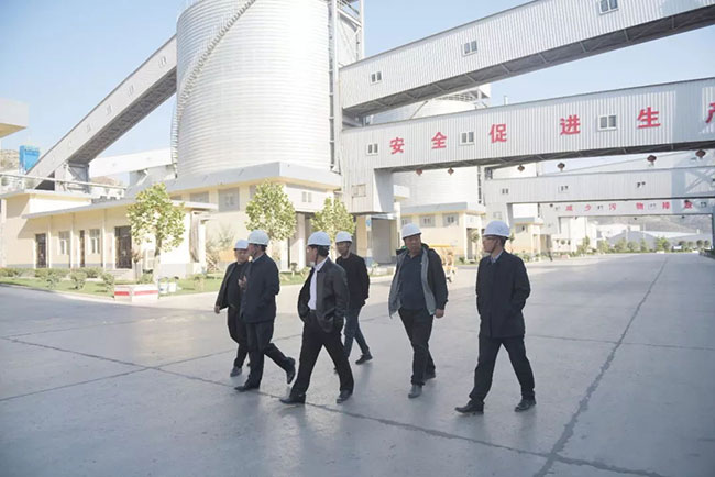 �F���~�ʭh(hu��n)���־��L������һ���W�R���u���������{(di��o)��