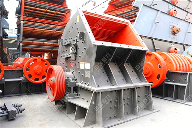 時產(chǎn)500噸左右的二合一破碎機(jī)
