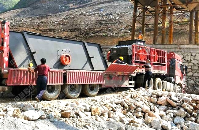 水利砂石生產(chǎn)線上的制砂機和篩子