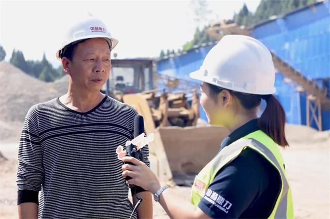 采石場(chǎng)現(xiàn)場(chǎng)采訪(fǎng)負(fù)責(zé)人劉總