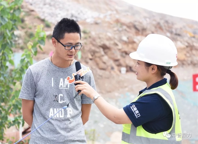 生產(chǎn)線現(xiàn)場采訪山里建材負責(zé)人