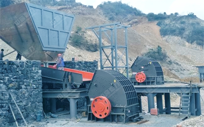 新建砂石廠的安裝現(xiàn)場(chǎng)