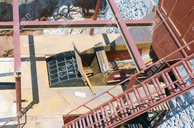 礦山破碎機(jī)破碎石灰石現(xiàn)場