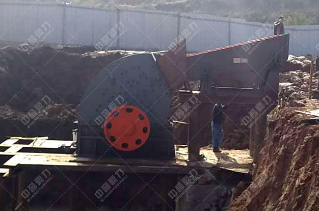 碎石機(jī)現(xiàn)場(chǎng)