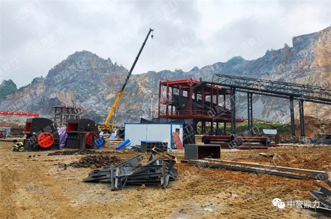 砂石骨料生產(chǎn)線設(shè)備進場