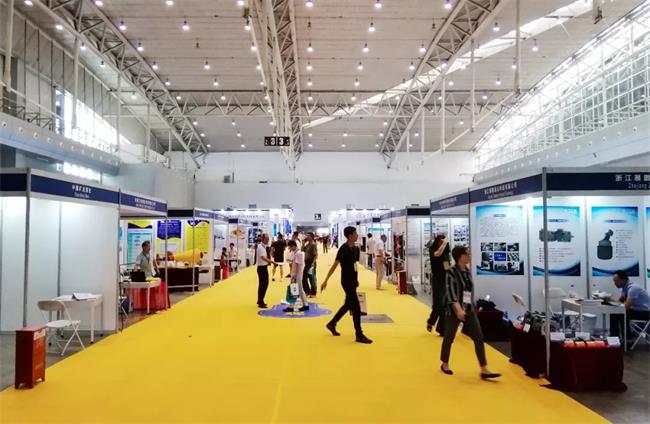 �½��V����չ���F(xi��n)��