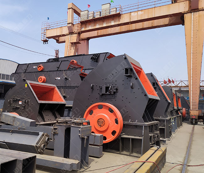時產(chǎn)600噸錘式破碎機(jī)