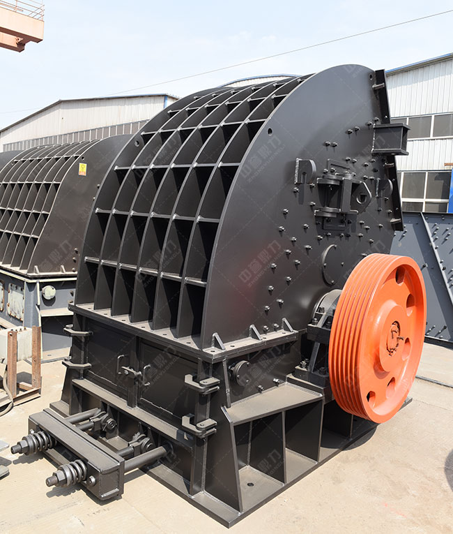時產(chǎn)600噸錘式破碎機(jī)