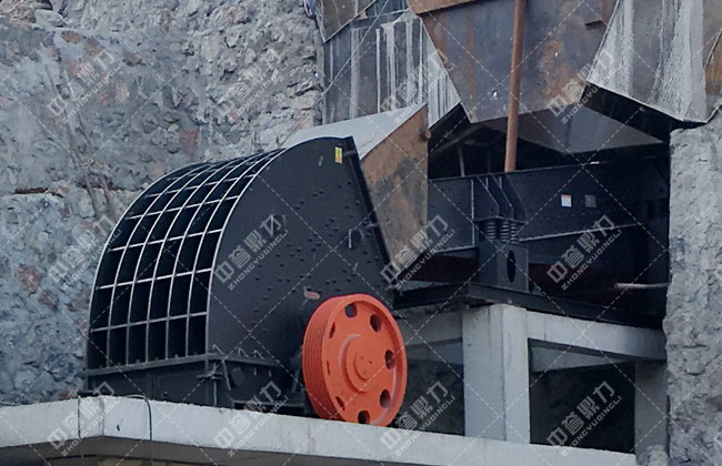 重型錘式反擊破碎機(jī)