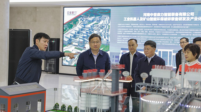 張治民董事長介紹中譽(yù)鼎力循環(huán)建材產(chǎn)業(yè)園項(xiàng)目