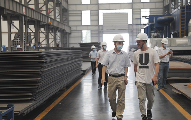 實(shí)地參觀中譽(yù)鼎力智能化一體生產(chǎn)車(chē)間