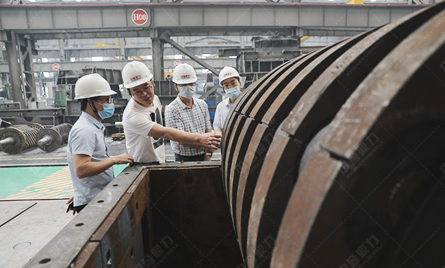 實(shí)地參觀中譽(yù)鼎力智能化一體生產(chǎn)車(chē)間